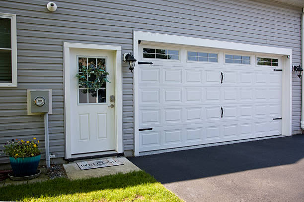 24/7 Emergency Garage Door Panel Replacement experts in Sun Village, CA
